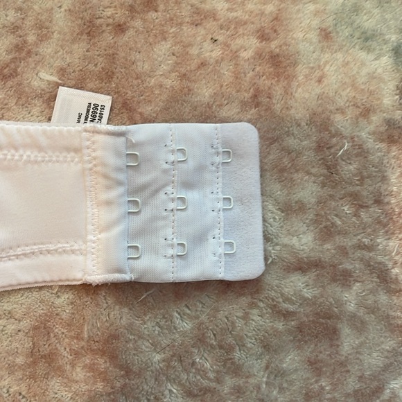 NWT. Maidenform. Size 38D. Convertible Bra - Picture 5 of 6